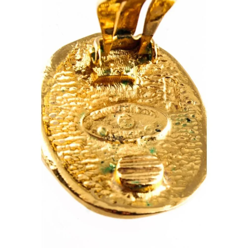 CHANEL vintage clip
